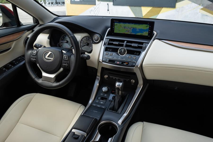 Торпедо Lexus NX200 2018 года  (CIS) (фото 8 из 43)